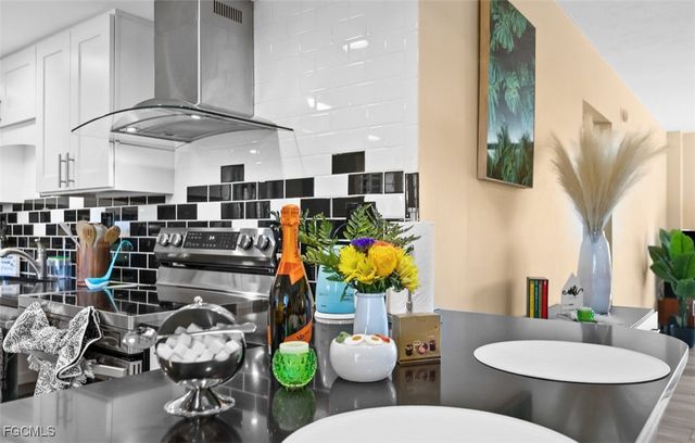 413 Augusta BLVD 302, Naples, FL 34113