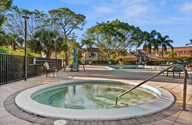 413 Augusta BLVD 302, Naples, FL 34113