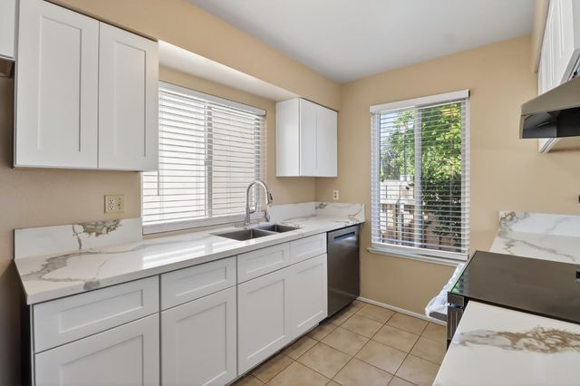 2211 Baywater Ln, Rancho Cordova, CA 95670