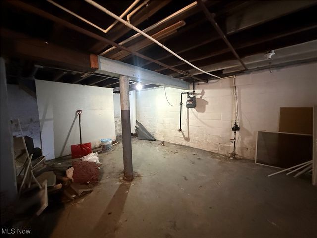 8005 Vineyard Avenue, Cleveland, OH 44105