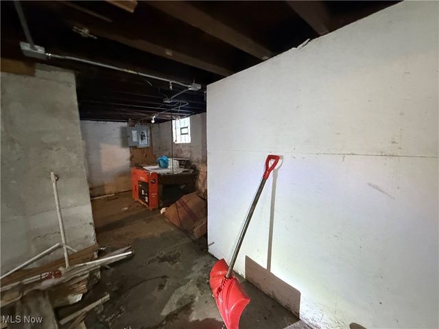 8005 Vineyard Avenue, Cleveland, OH 44105