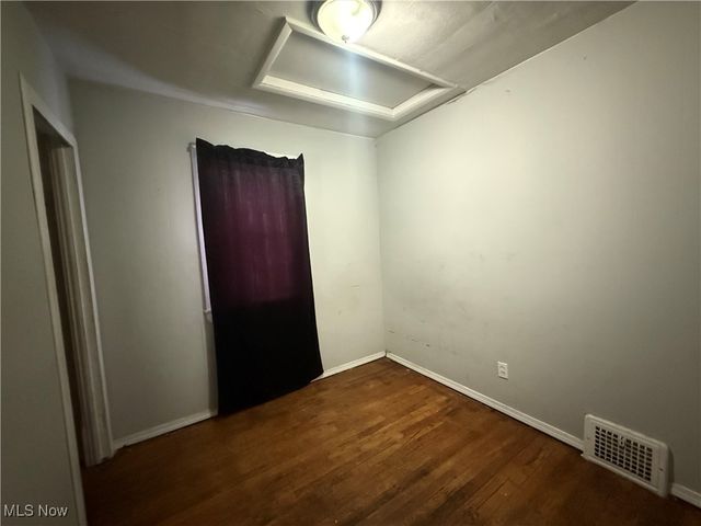 8005 Vineyard Avenue, Cleveland, OH 44105