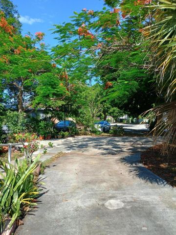 831 N Forest Hill Boulevard, West Palm Beach, FL 33405