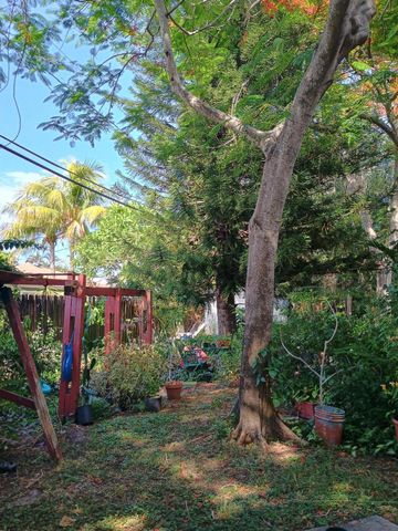 831 N Forest Hill Boulevard, West Palm Beach, FL 33405
