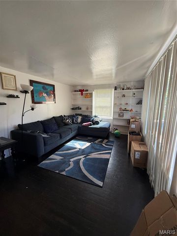 8155 Bloom Drive, Hanley Hills, MO 63114