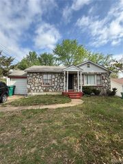 8155 Bloom Drive, Hanley Hills, MO 63114