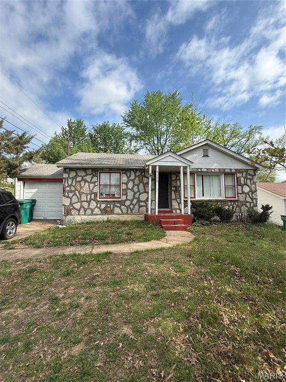8155 Bloom Drive, Hanley Hills, MO 63114