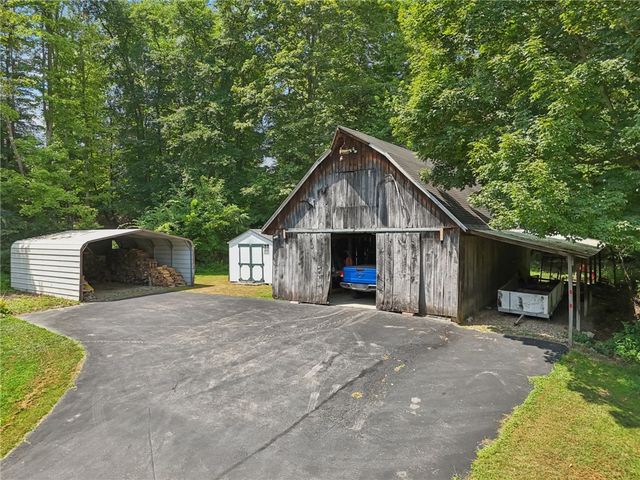 249 Trolly Ln, Mahoning Twp, PA 16116