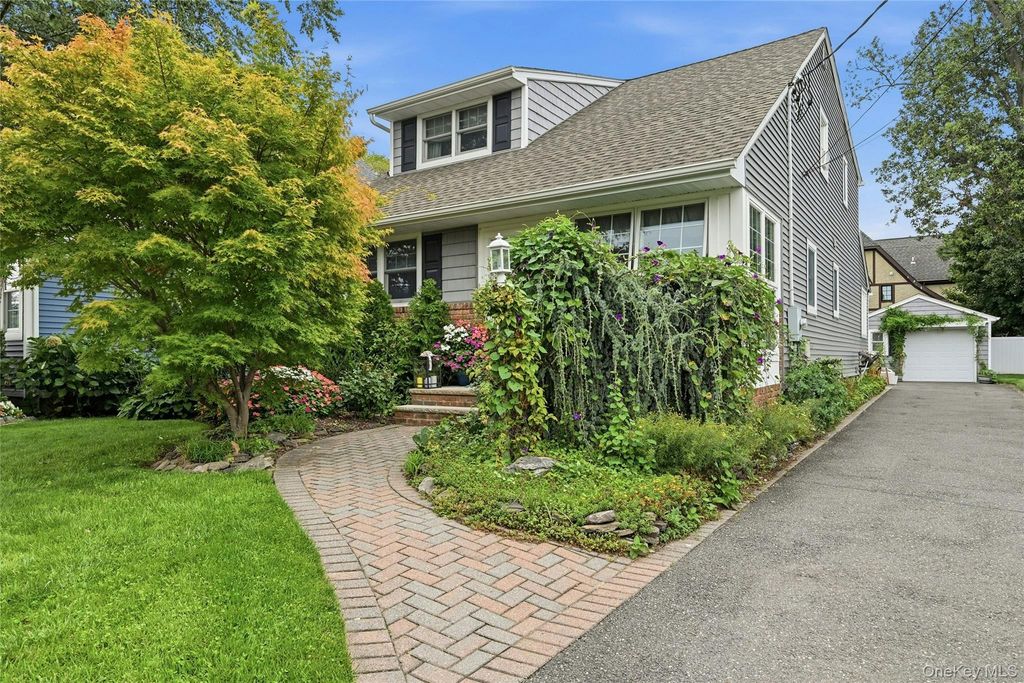 35 Reid Avenue, Rockville Centre, NY 11570 — exterior