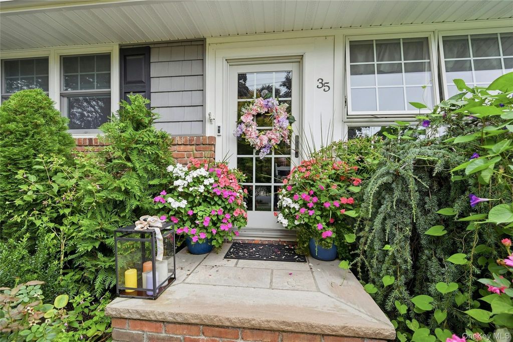 35 Reid Avenue, Rockville Centre, NY 11570 — photo 2