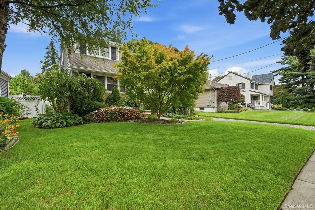 35 Reid Avenue, Rockville Centre, NY 11570 — photo 3