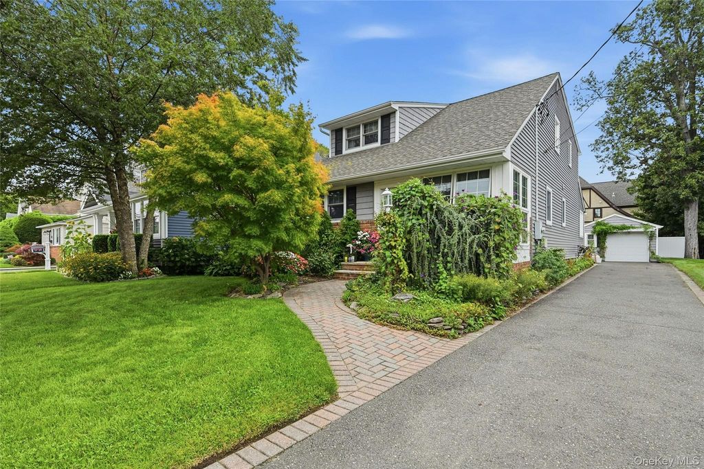 35 Reid Avenue, Rockville Centre, NY 11570 — photo 4