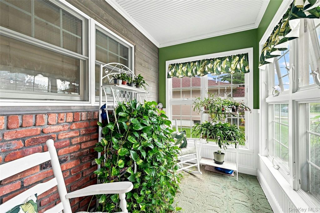 35 Reid Avenue, Rockville Centre, NY 11570 — photo 5
