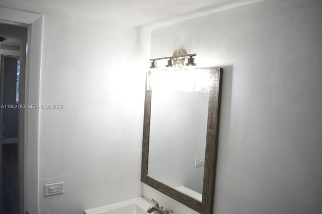 16465 NE 22nd Ave 219, North Miami Beach, FL 33160