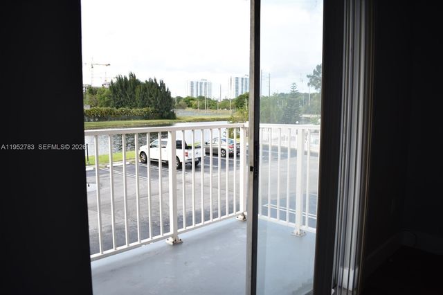 16465 NE 22nd Ave 219, North Miami Beach, FL 33160