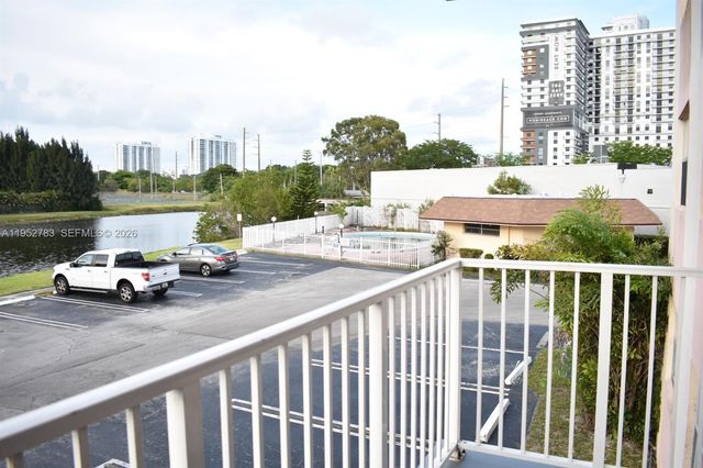 16465 NE 22nd Ave 219, North Miami Beach, FL 33160