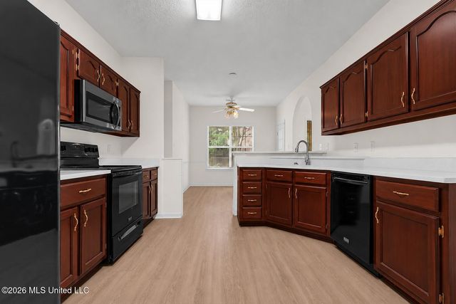 9601 N Geneva Loop, Olive Branch, MS 38654