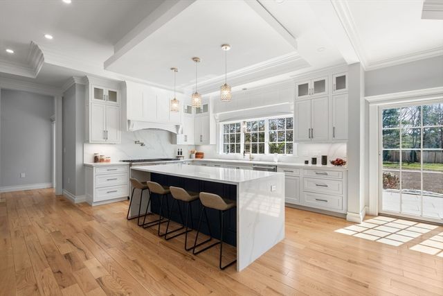 10 Hitching Post Lane, Weston, MA 02493