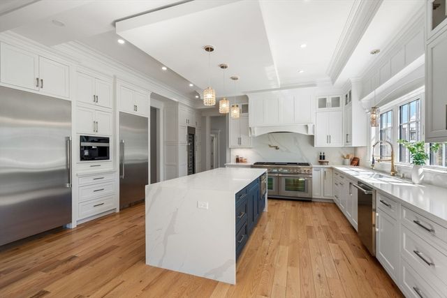 10 Hitching Post Lane, Weston, MA 02493