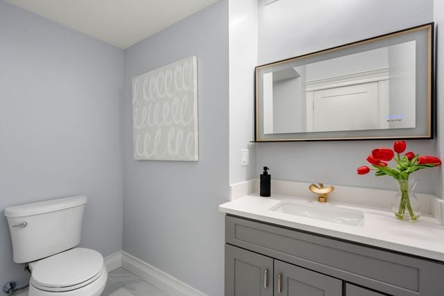 10 Hitching Post Lane, Weston, MA 02493