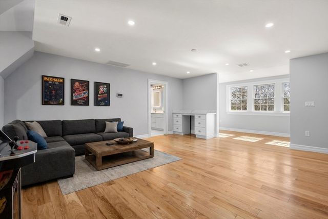 10 Hitching Post Lane, Weston, MA 02493