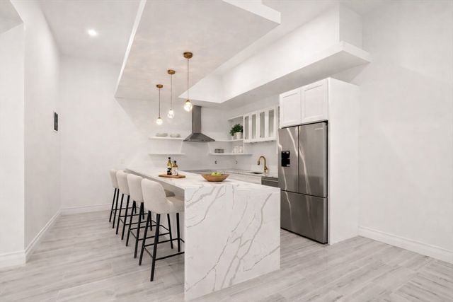 10 Hitching Post Lane, Weston, MA 02493