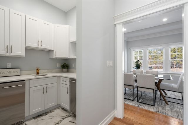 10 Hitching Post Lane, Weston, MA 02493