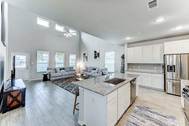 105 Highland Heights Way, Waller, TX 77484