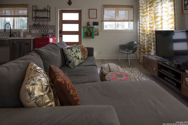 417 N OLIVE, San Antonio, TX 78202