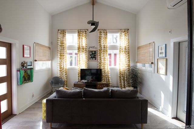 417 N OLIVE, San Antonio, TX 78202