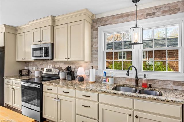 225 Summerglen Drive, Lewisville, NC 27023