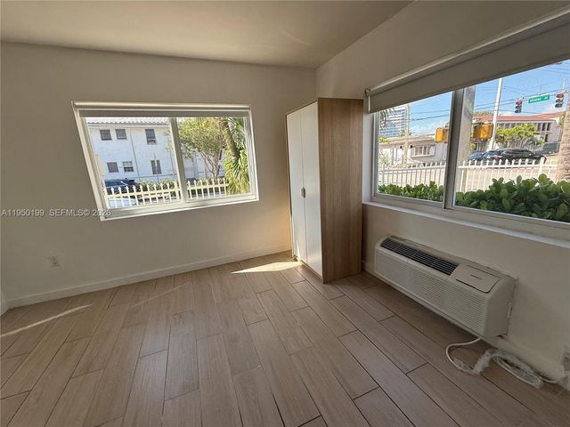 625 77th St, Miami Beach, FL 33141