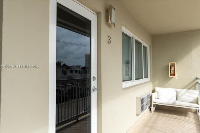 625 77th St, Miami Beach, FL 33141