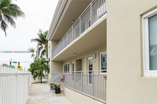625 77th St, Miami Beach, FL 33141