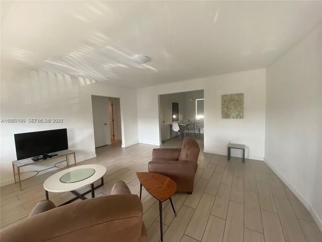 625 77th St, Miami Beach, FL 33141