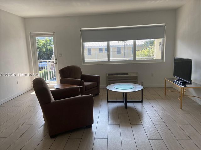 625 77th St, Miami Beach, FL 33141