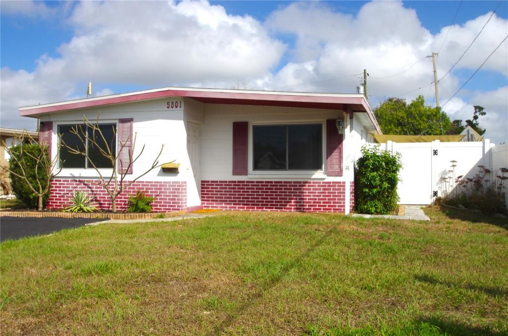 Image 2 of property listing at 5801 EMERSON AVE S, St Petersburg, FL 33707