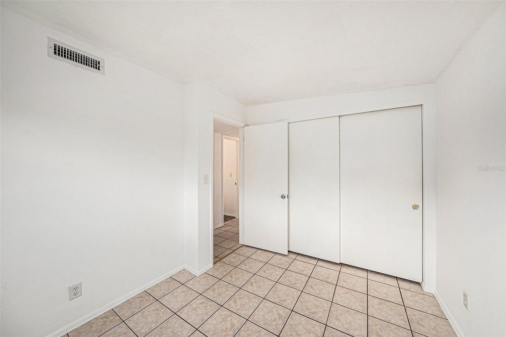 Image 14 of property listing at 5801 EMERSON AVE S, St Petersburg, FL 33707