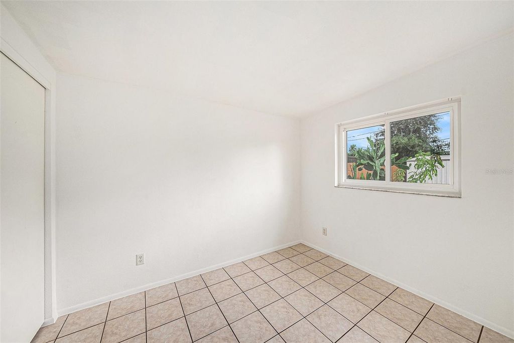 Image 15 of property listing at 5801 EMERSON AVE S, St Petersburg, FL 33707