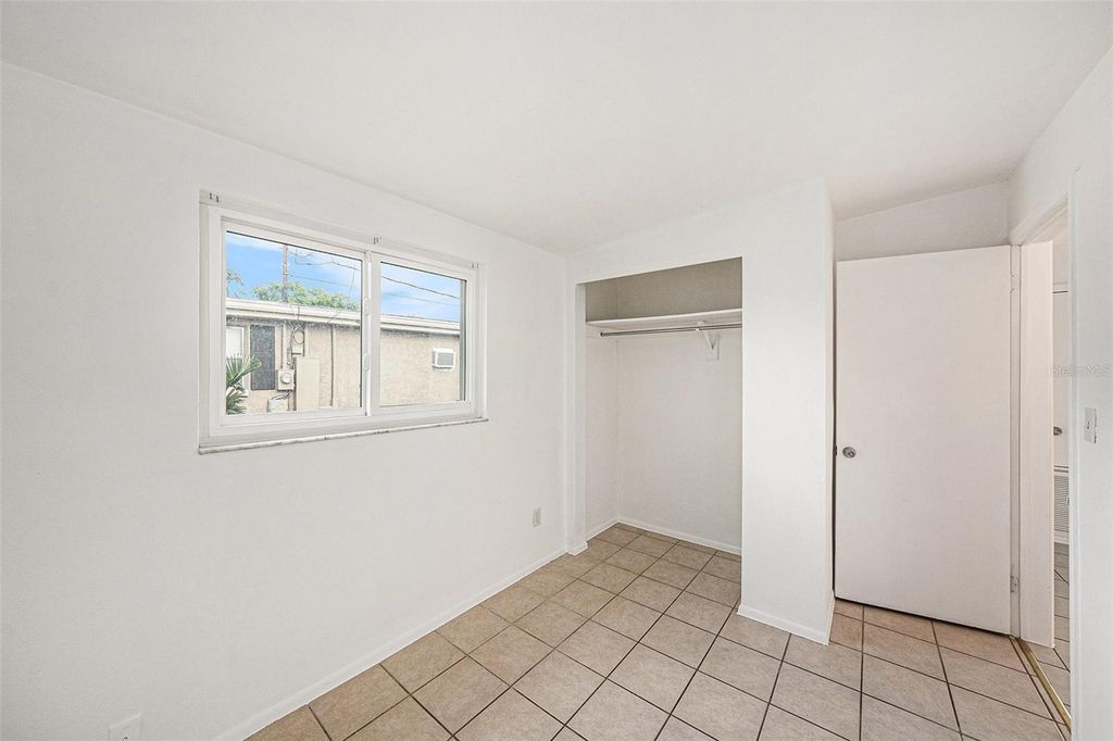 Image 16 of property listing at 5801 EMERSON AVE S, St Petersburg, FL 33707