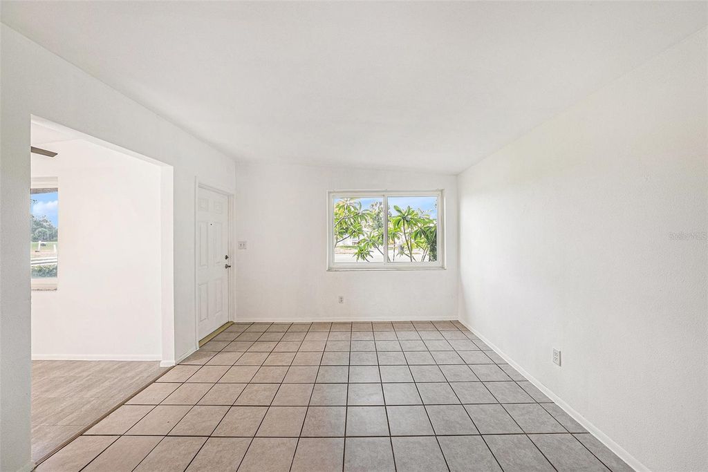 Image 3 of property listing at 5801 EMERSON AVE S, St Petersburg, FL 33707
