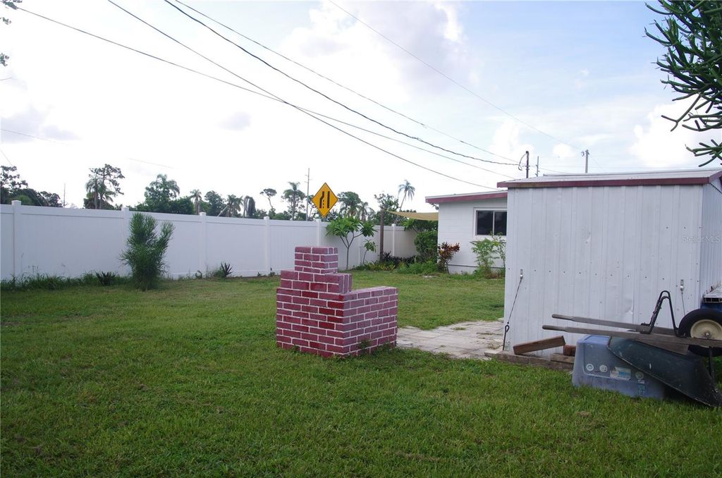 Image 26 of property listing at 5801 EMERSON AVE S, St Petersburg, FL 33707