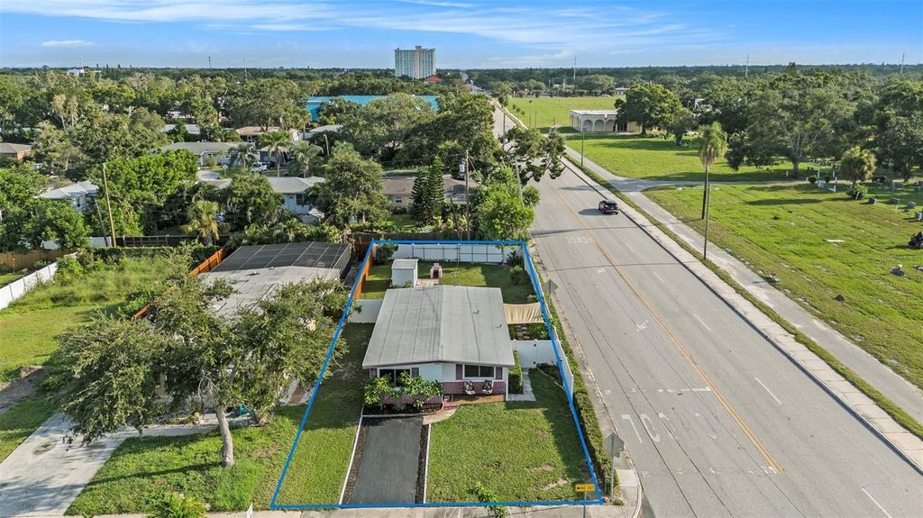 Image 30 of property listing at 5801 EMERSON AVE S, St Petersburg, FL 33707