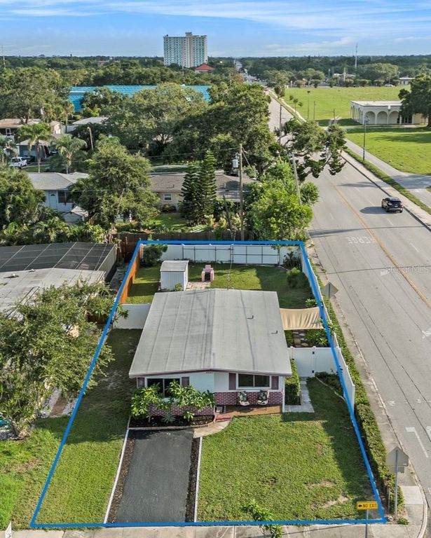Image 33 of property listing at 5801 EMERSON AVE S, St Petersburg, FL 33707