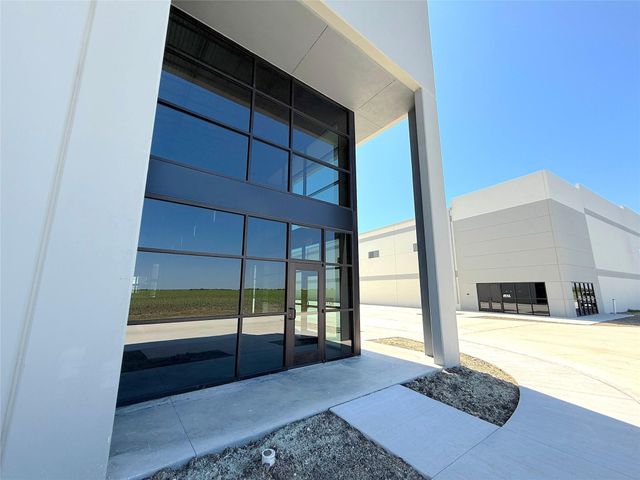 21959 US-79 Highway 300, Taylor, TX 76574