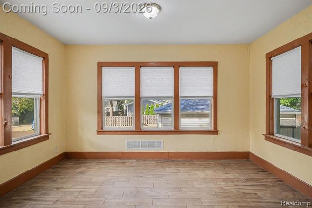 4735 Elizabeth Lake Road, Waterford, MI 48327