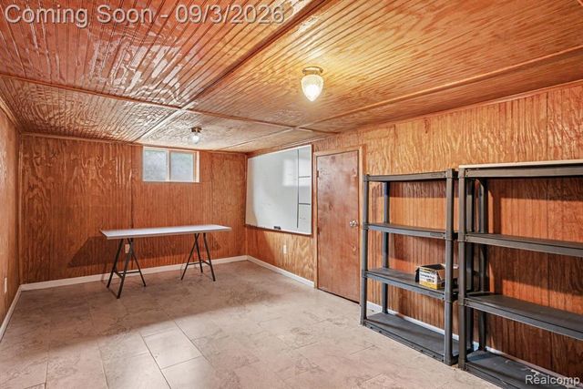 4735 Elizabeth Lake Road, Waterford, MI 48327