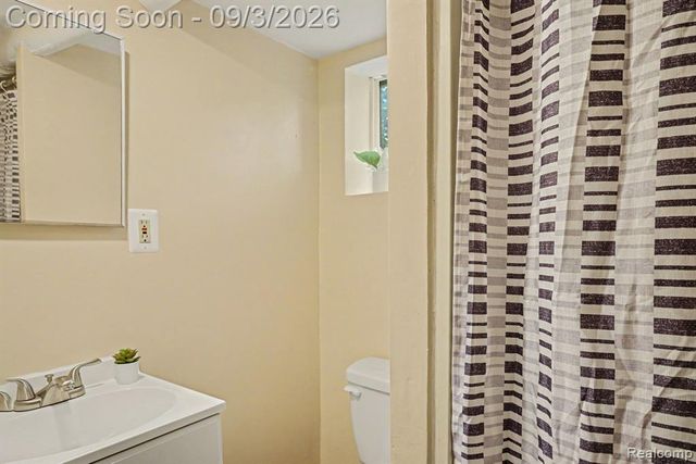 4735 Elizabeth Lake Road, Waterford, MI 48327
