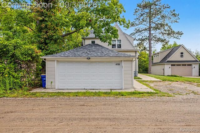 4735 Elizabeth Lake Road, Waterford, MI 48327