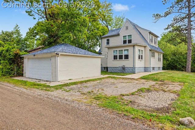 4735 Elizabeth Lake Road, Waterford, MI 48327